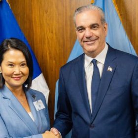 Abinader se reúne con la presidenta de Perú en Nueva York