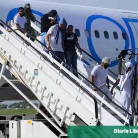 Fallo en EE. UU. pone bajo examen traslados de migrantes hacia RD