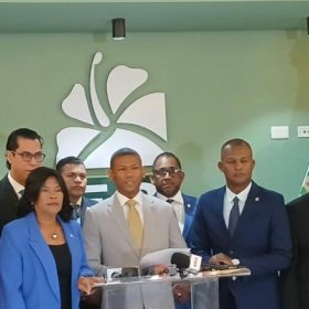 FP cuestiona al Gobierno tras precios del combustible: ¿Ley Anticrisis no era para el subsidio?