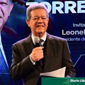 Leonel Fernández defiende el rol de las iglesias en la sociedad