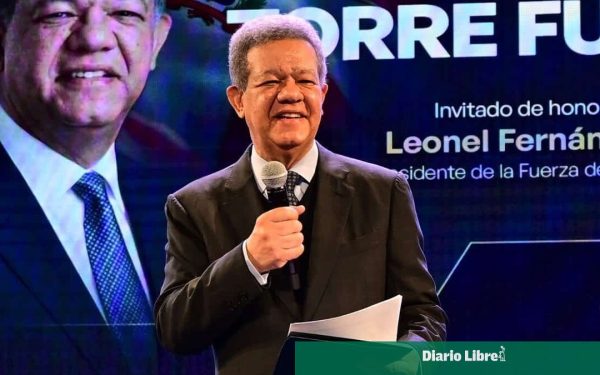 Leonel Fernández defiende el rol de las iglesias en la sociedad