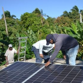 Nizao brilla con Proyecto Convite Solar: energía gratis para 10 familias