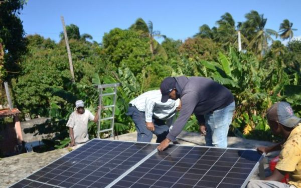 Nizao brilla con Proyecto Convite Solar: energía gratis para 10 familias
