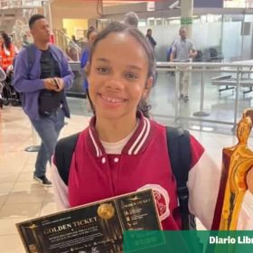 Abigail Arias Rodríguez se corona reina del baile en Panamá
