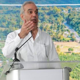 Abinader inaugura carretera Nizao-Sabana Larga-Ocoa y lanza reto de comparación: 6 años vs 20 del PLD
