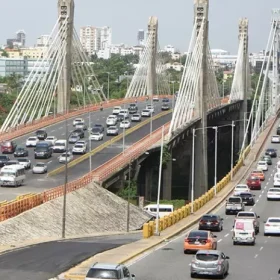 Choferes y vecinos dicen no al alza del marbete en el transporte público