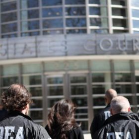 DEA acusa y detiene dos agentes de DNCD por transportar 35 kilos de cocaína