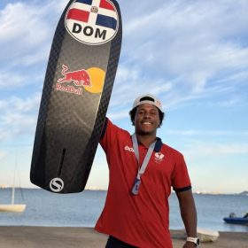 Deury Corniel brilla con medalla de plata en el Surfari Mar Menor