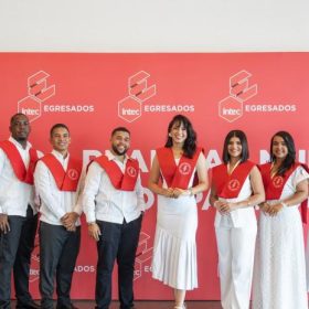 Diez jóvenes del sector construcción se titulan en INTEC gracias a la alianza Therrestra y Aybar