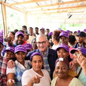 Gonzalo recorre Hato Mayor: gobernar es resolver, no pelear
