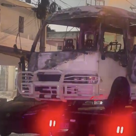 Guagua con pasajeros se prende en plena 27 de Febrero de Santiago: el pánico en el corazón de la capital