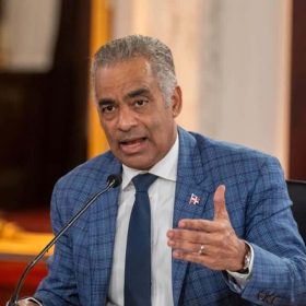 Joel Santos explica aumentos en factura eléctrica con misma tarifa
