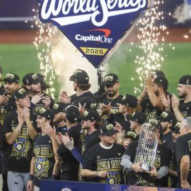 Milwaukee se viste de gala por el título de los Cerveceros