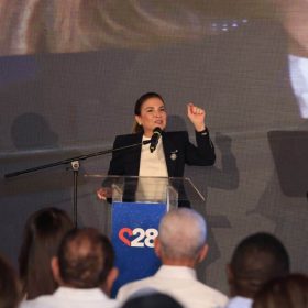 ¿Quiénes apoyan a Carolina Mejía? Los principales respaldos sumados