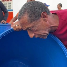 Sin agua por semanas en Macorís: las mujeres exigen solución inmediata